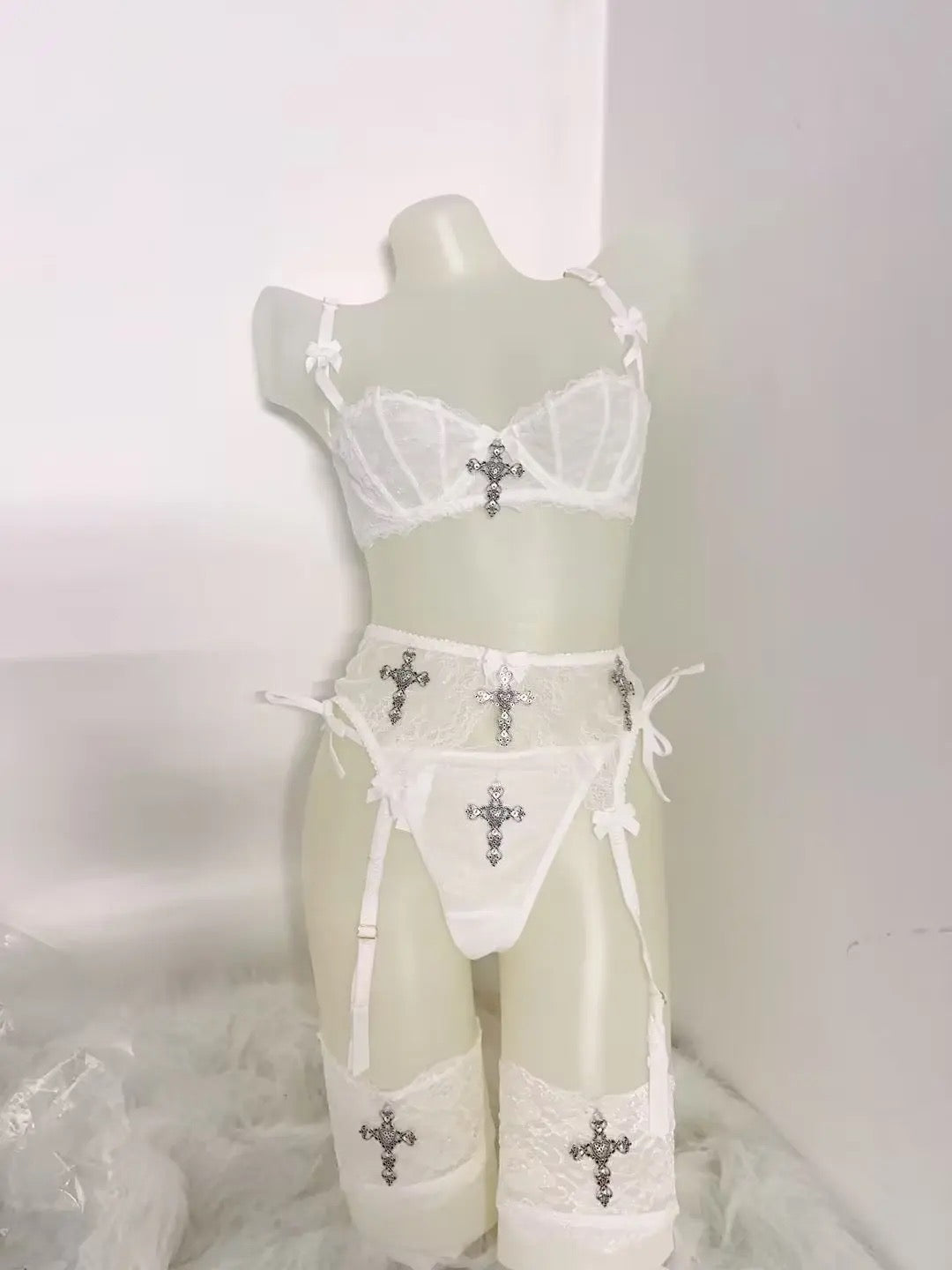 White Lace Romantic Gothic Chain 6 Piece Lingerie Set
