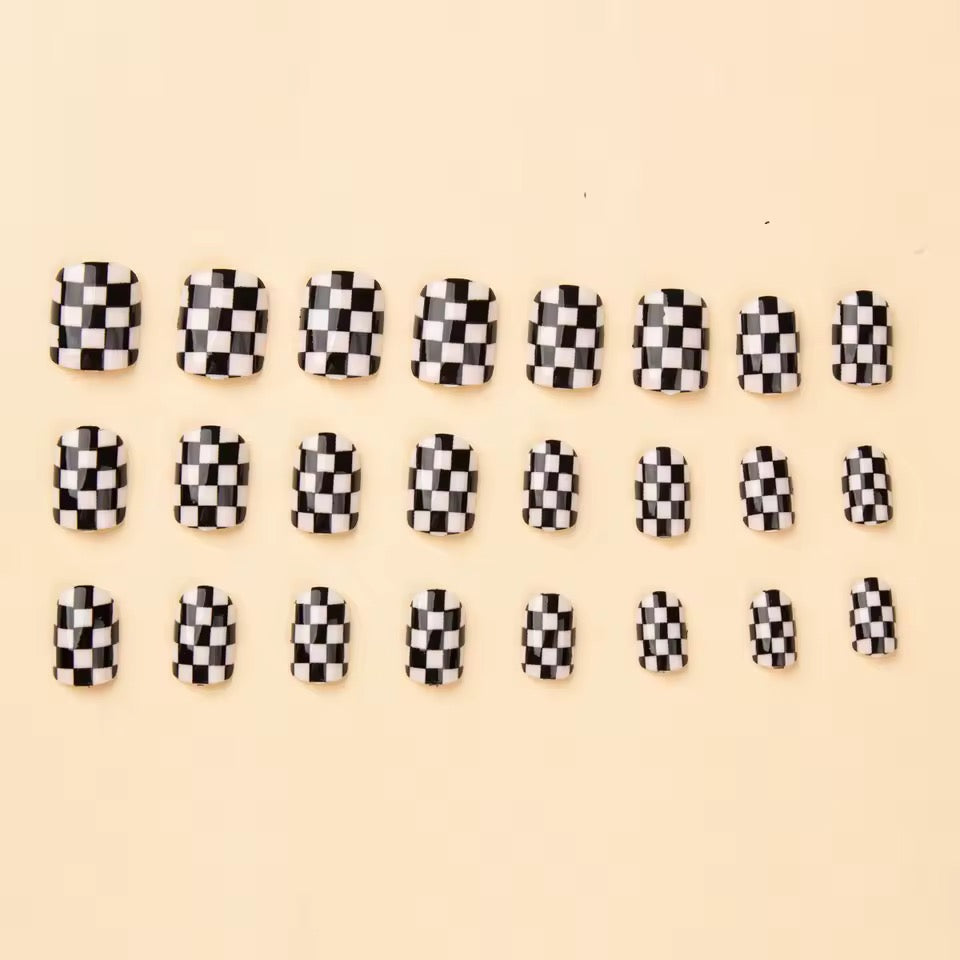 Black And White Checkerboard Short Square Tip False Nails