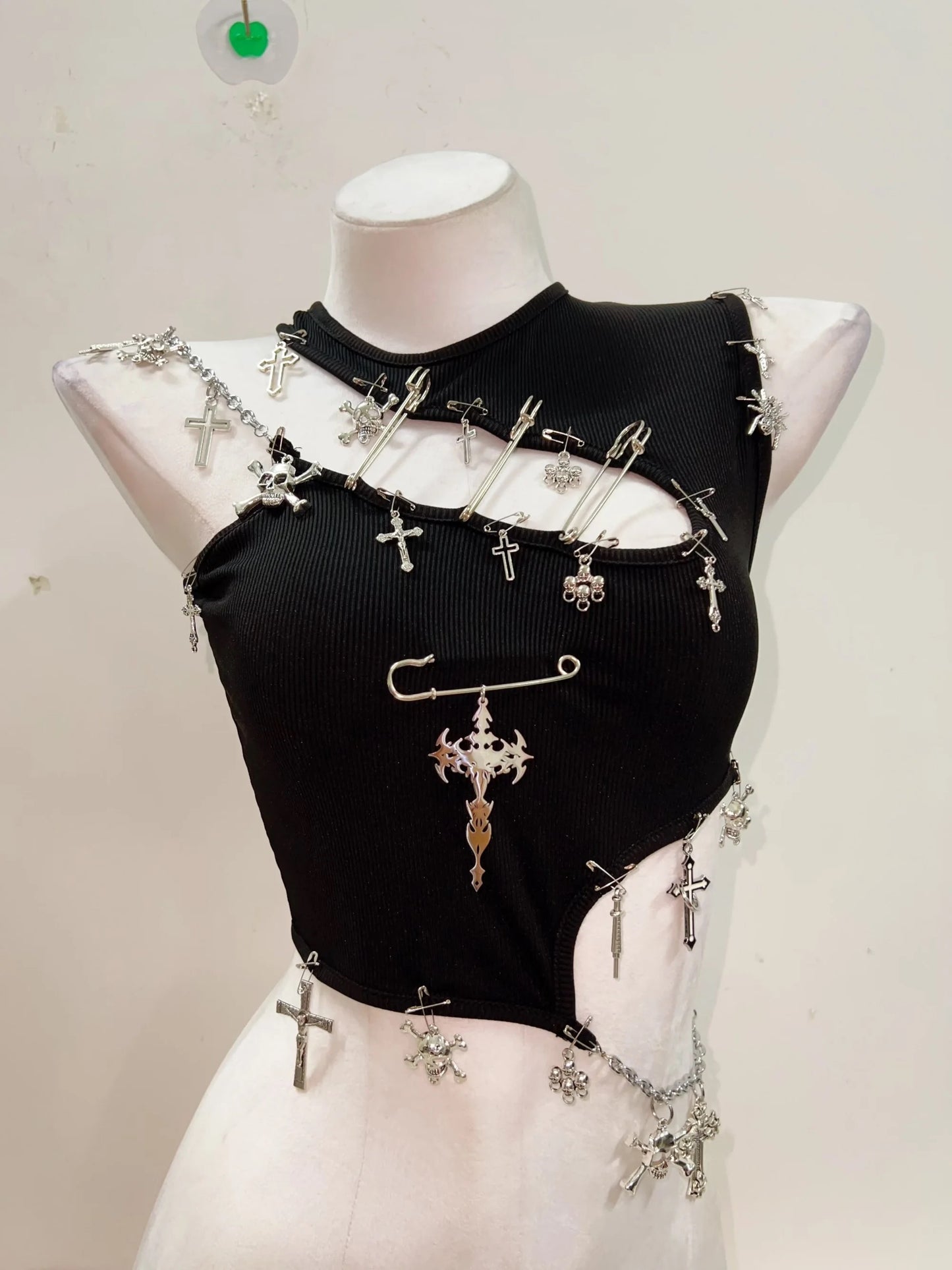 Black Cut Out One Shoulder Punk Chain Crop Top