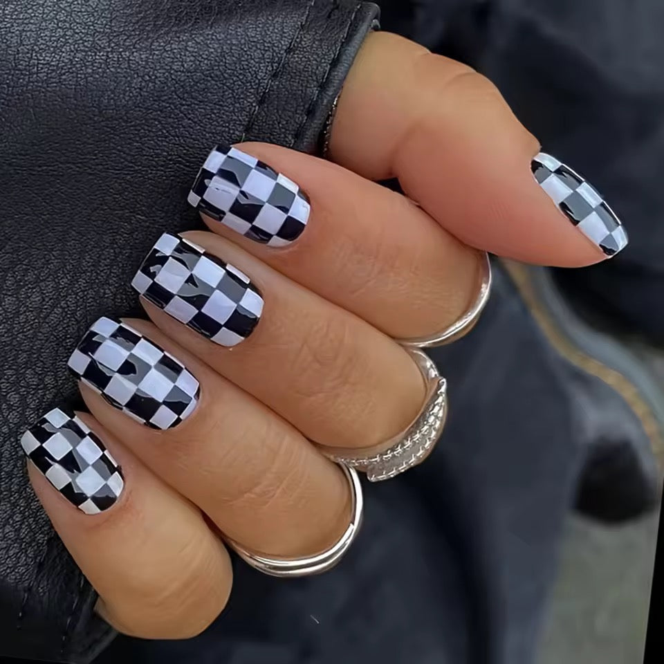 Black And White Checkerboard Short Square Tip False Nails