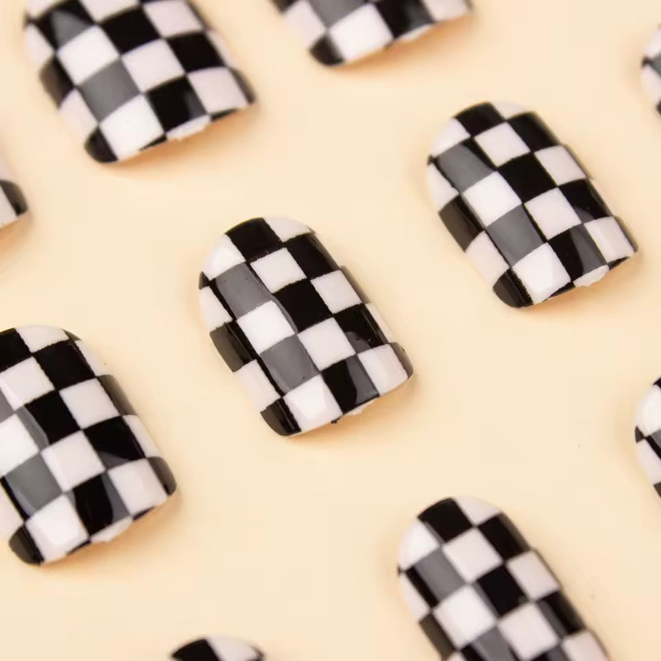 Black And White Checkerboard Short Square Tip False Nails