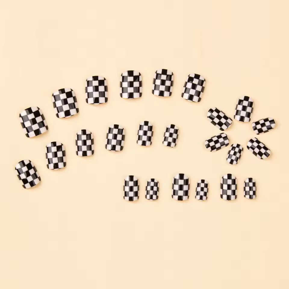 Black And White Checkerboard Short Square Tip False Nails